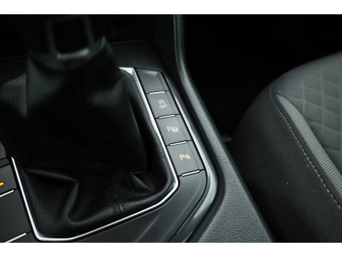Volkswagen Tiguan 1.4 TSI Comfortline | Cruise Contr. | Trekhaak | All Season | Camera | Navi | Stoelverw. | PDC V+A