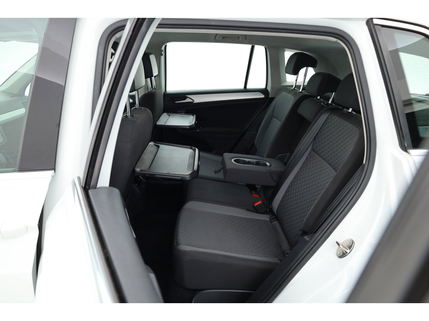 Volkswagen Tiguan 1.4 TSI Comfortline | Cruise Contr. | Trekhaak | All Season | Camera | Navi | Stoelverw. | PDC V+A