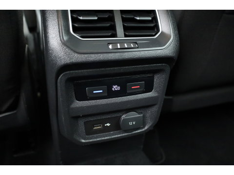 Volkswagen Tiguan 1.4 TSI Comfortline | Cruise Contr. | Trekhaak | All Season | Camera | Navi | Stoelverw. | PDC V+A