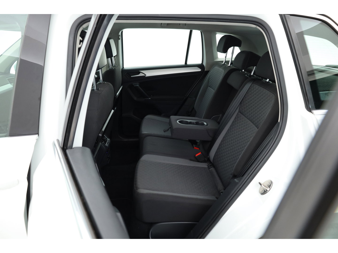 Volkswagen Tiguan 1.4 TSI Comfortline | Cruise Contr. | Trekhaak | All Season | Camera | Navi | Stoelverw. | PDC V+A