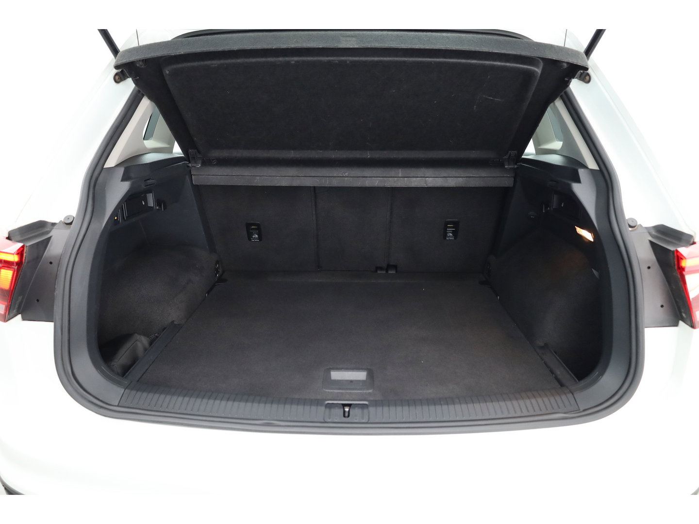 Volkswagen Tiguan 1.4 TSI Comfortline | Cruise Contr. | Trekhaak | All Season | Camera | Navi | Stoelverw. | PDC V+A