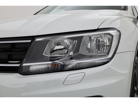 Volkswagen Tiguan 1.4 TSI Comfortline | Cruise Contr. | Trekhaak | All Season | Camera | Navi | Stoelverw. | PDC V+A