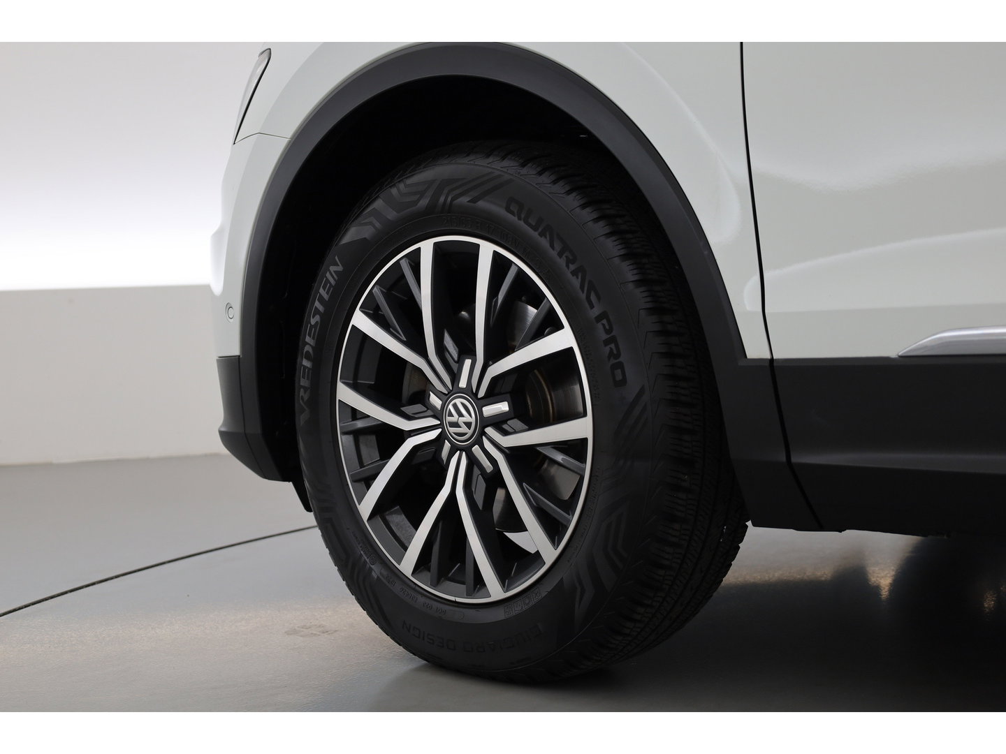 Volkswagen Tiguan 1.4 TSI Comfortline | Cruise Contr. | Trekhaak | All Season | Camera | Navi | Stoelverw. | PDC V+A