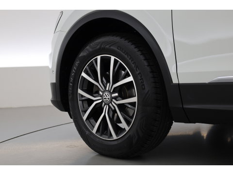 Volkswagen Tiguan 1.4 TSI Comfortline | Cruise Contr. | Trekhaak | All Season | Camera | Navi | Stoelverw. | PDC V+A