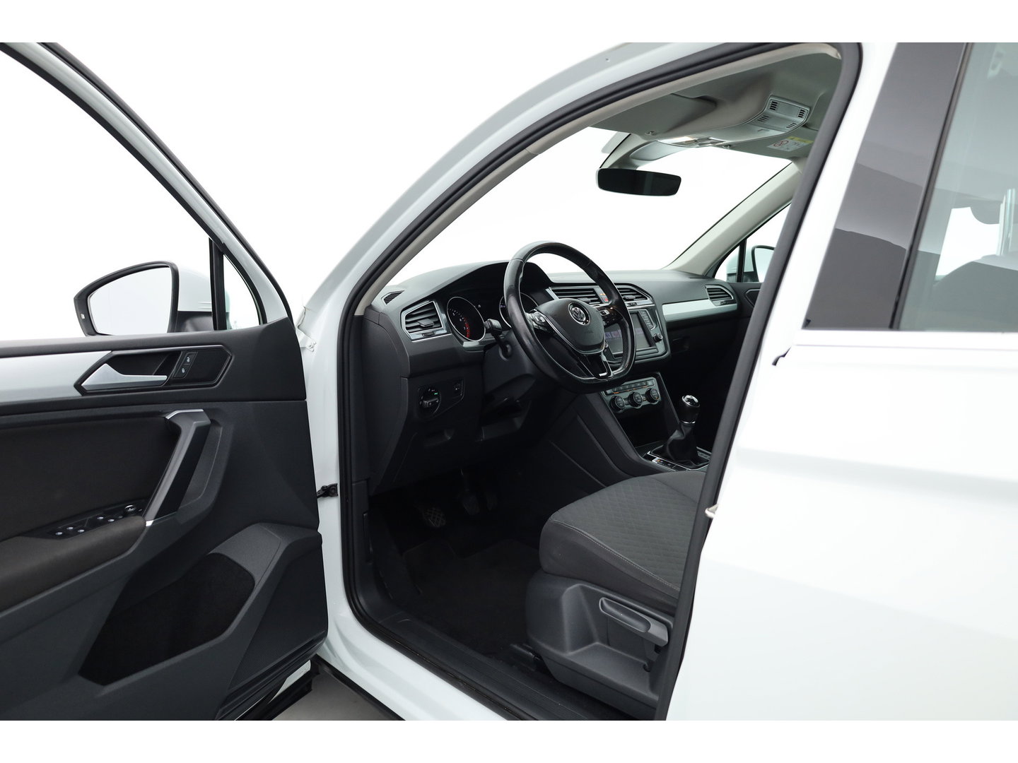 Volkswagen Tiguan 1.4 TSI Comfortline | Cruise Contr. | Trekhaak | All Season | Camera | Navi | Stoelverw. | PDC V+A
