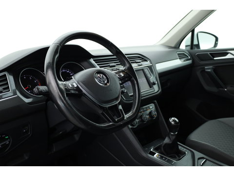 Volkswagen Tiguan 1.4 TSI Comfortline | Cruise Contr. | Trekhaak | All Season | Camera | Navi | Stoelverw. | PDC V+A