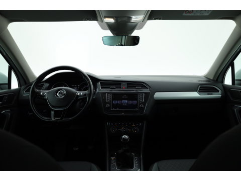 Volkswagen Tiguan 1.4 TSI Comfortline | Cruise Contr. | Trekhaak | All Season | Camera | Navi | Stoelverw. | PDC V+A