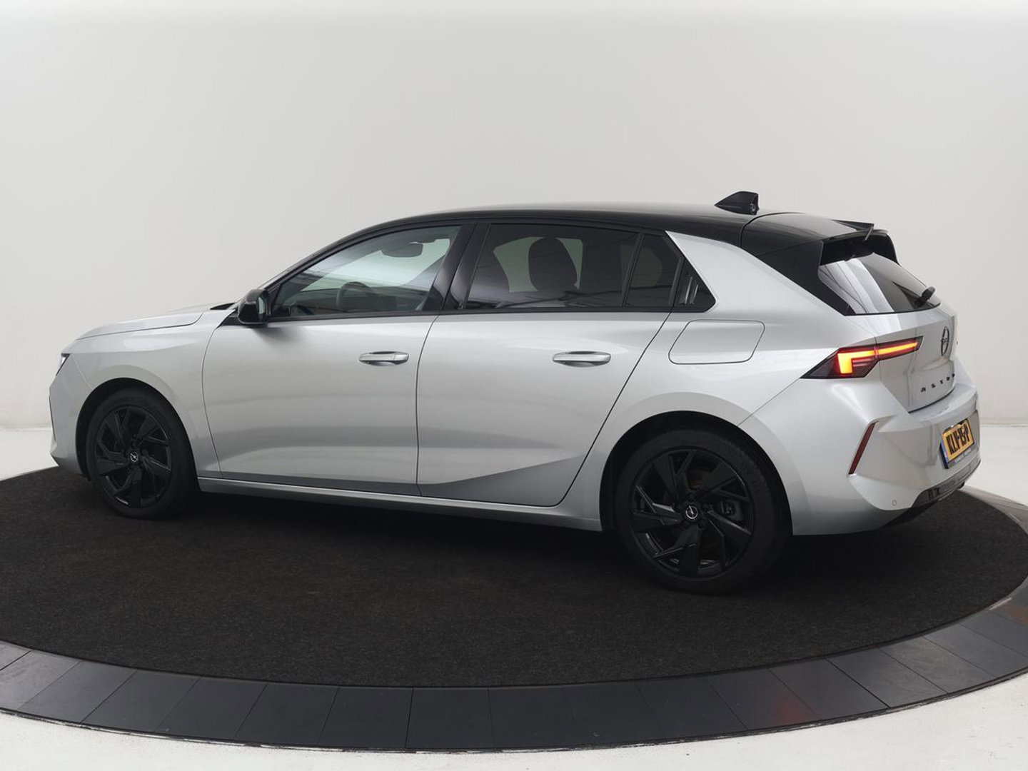Opel Astra 1.6 Hybrid GS Line