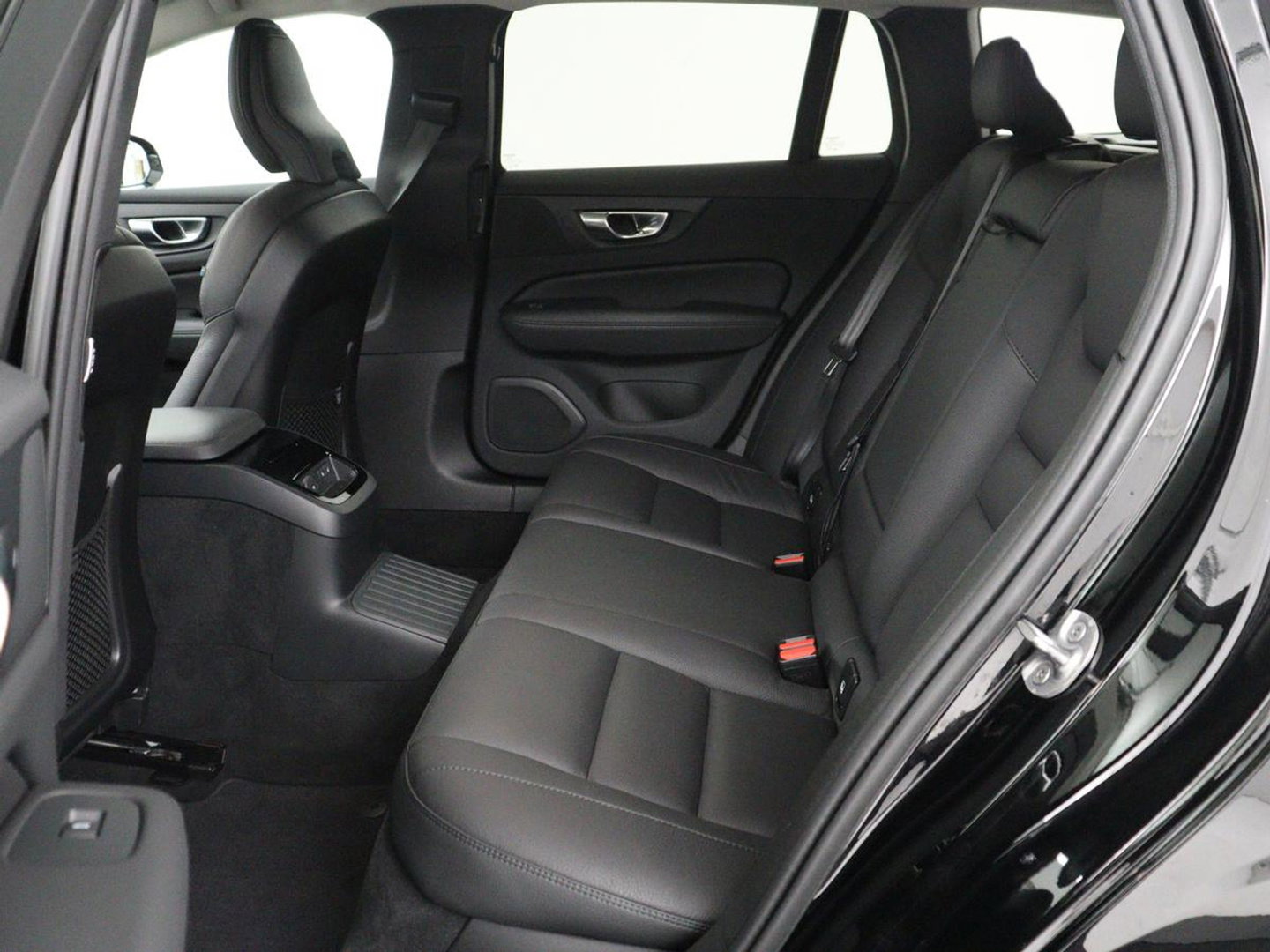 Volvo V60 2.0 T6 Plug-in hybrid AWD Core Bright | SOH 97.0% | Leder | Harman/Kardon | 360 camera | Stuur/stoel verwarming | Carplay | Climate control | Memory | Full LED |