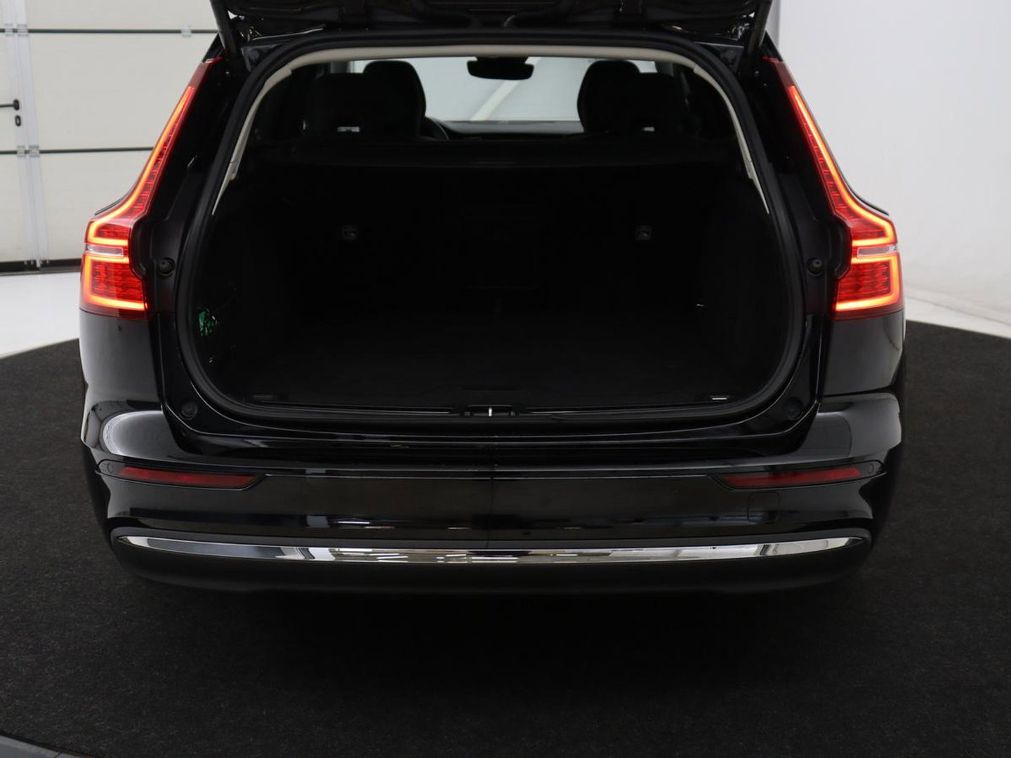 Volvo V60 2.0 T6 Plug-in hybrid AWD Core Bright | SOH 97.0% | Leder | Harman/Kardon | 360 camera | Stuur/stoel verwarming | Carplay | Climate control | Memory | Full LED |