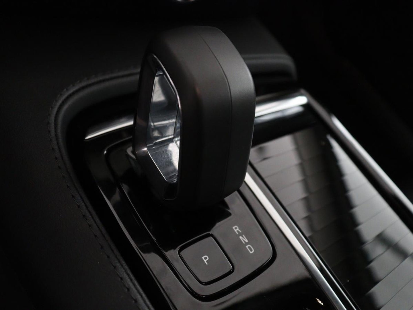Volvo V60 2.0 T6 Plug-in hybrid AWD Core Bright | SOH 97.0% | Leder | Harman/Kardon | 360 camera | Stuur/stoel verwarming | Carplay | Climate control | Memory | Full LED |