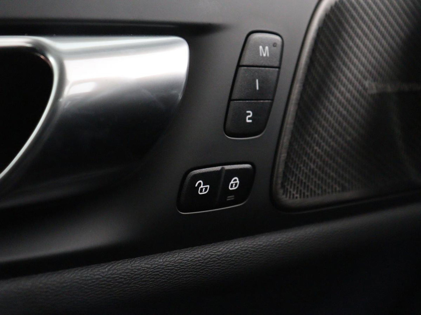 Volvo V60 2.0 T6 Plug-in hybrid AWD Core Bright | SOH 97.0% | Leder | Harman/Kardon | 360 camera | Stuur/stoel verwarming | Carplay | Climate control | Memory | Full LED |