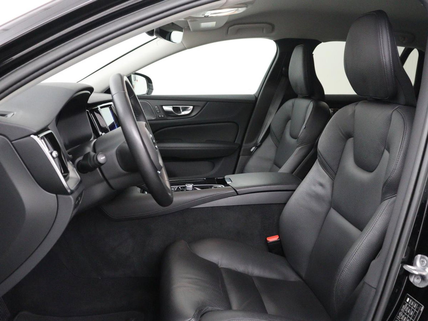 Volvo V60 2.0 T6 Plug-in hybrid AWD Core Bright | SOH 97.0% | Leder | Harman/Kardon | 360 camera | Stuur/stoel verwarming | Carplay | Climate control | Memory | Full LED |