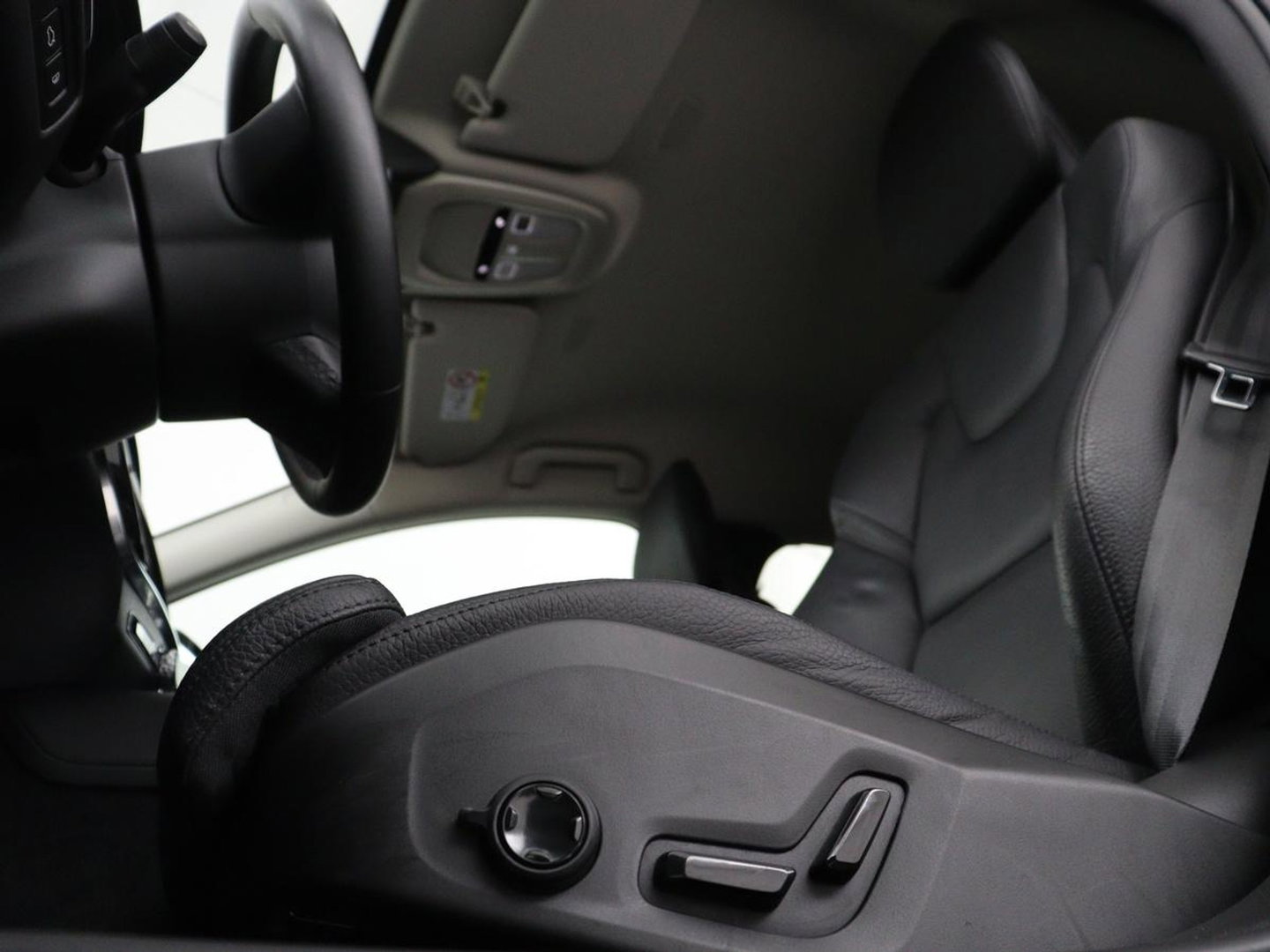 Volvo V60 2.0 T6 Plug-in hybrid AWD Core Bright | SOH 97.0% | Leder | Harman/Kardon | 360 camera | Stuur/stoel verwarming | Carplay | Climate control | Memory | Full LED |