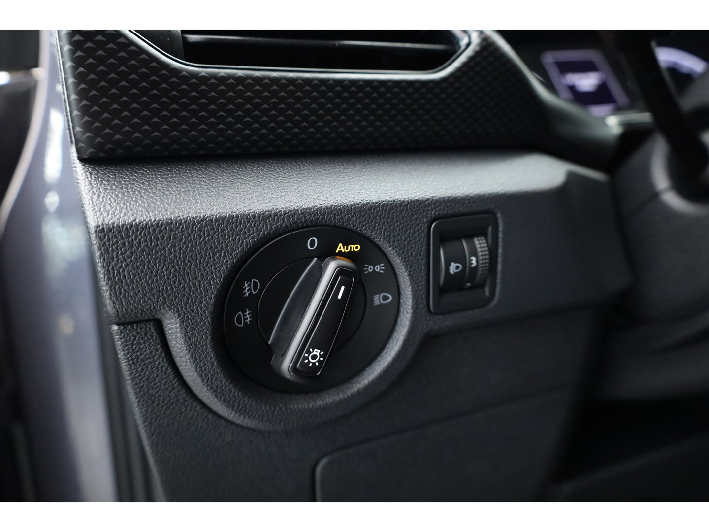 Volkswagen T-Cross 1.0 TSI Life | Adapt. Cruise | Trekhaak | PDC V+A | All Season | Navi | Apple CarPlay & Android Auto