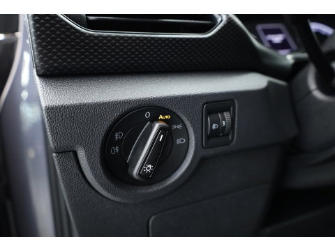 Volkswagen T-Cross 1.0 TSI Life | Adapt. Cruise | Trekhaak | PDC V+A | All Season | Navi | Apple CarPlay & Android Auto
