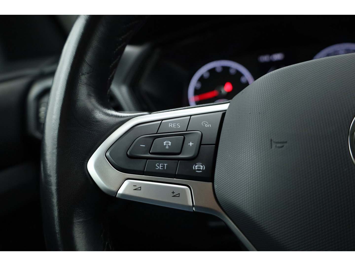 Volkswagen T-Cross 1.0 TSI Life | Adapt. Cruise | Trekhaak | PDC V+A | All Season | Navi | Apple CarPlay & Android Auto