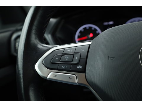 Volkswagen T-Cross 1.0 TSI Life | Adapt. Cruise | Trekhaak | PDC V+A | All Season | Navi | Apple CarPlay & Android Auto