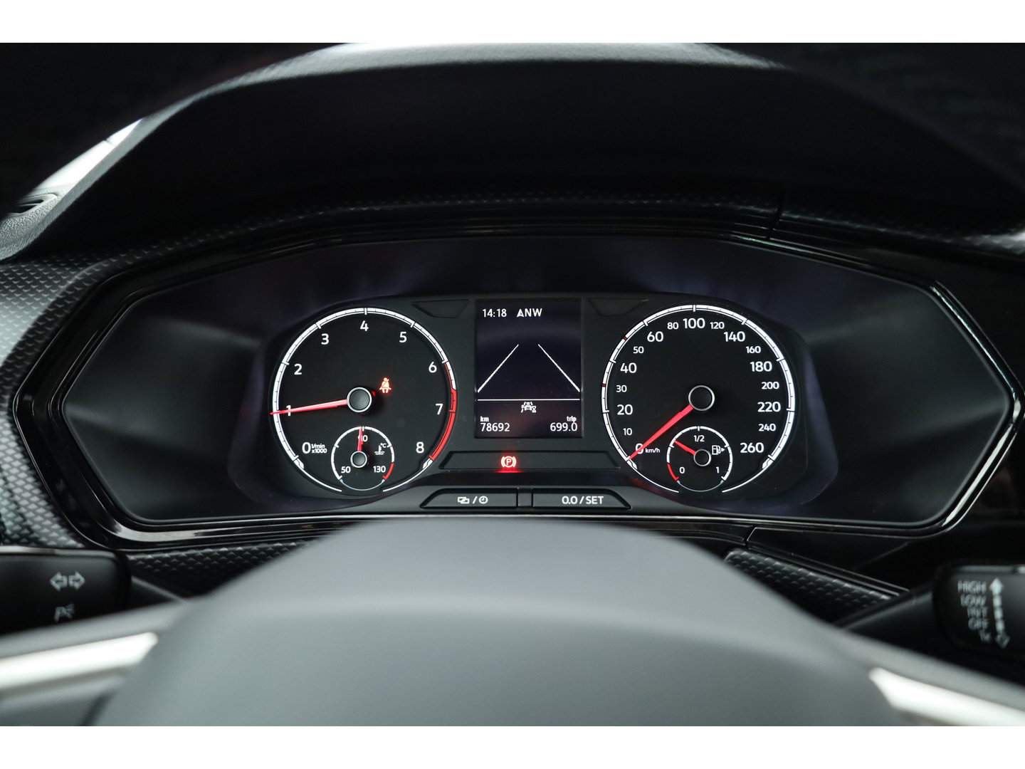 Volkswagen T-Cross 1.0 TSI Life | Adapt. Cruise | Trekhaak | PDC V+A | All Season | Navi | Apple CarPlay & Android Auto