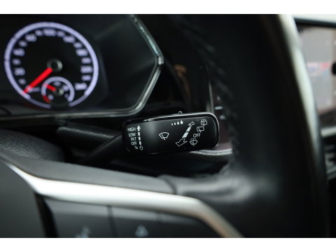 Volkswagen T-Cross 1.0 TSI Life | Adapt. Cruise | Trekhaak | PDC V+A | All Season | Navi | Apple CarPlay & Android Auto