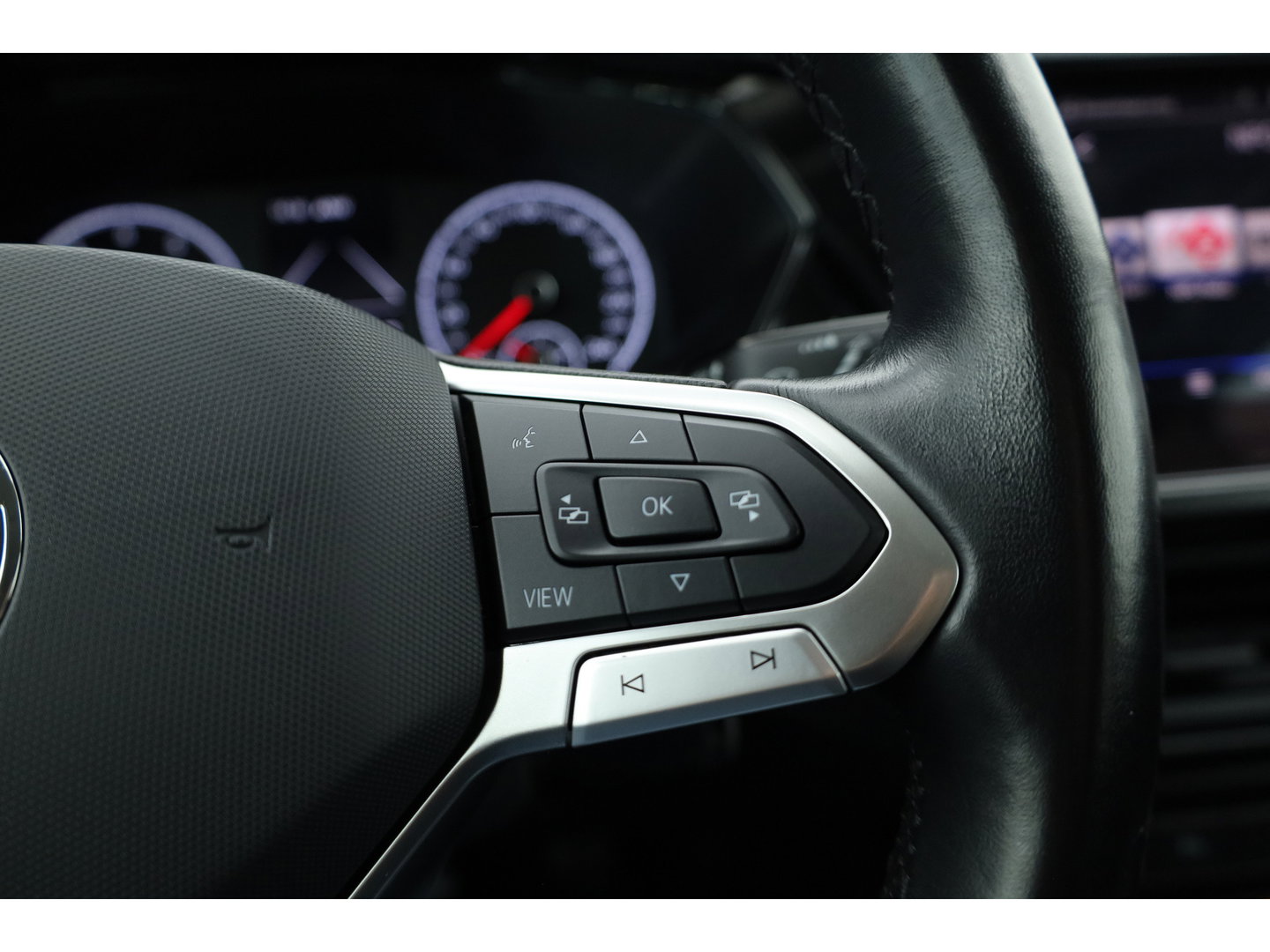 Volkswagen T-Cross 1.0 TSI Life | Adapt. Cruise | Trekhaak | PDC V+A | All Season | Navi | Apple CarPlay & Android Auto