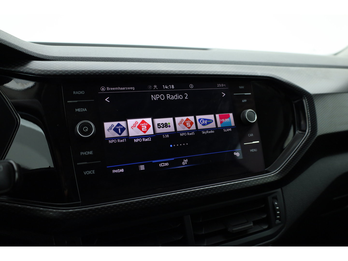 Volkswagen T-Cross 1.0 TSI Life | Adapt. Cruise | Trekhaak | PDC V+A | All Season | Navi | Apple CarPlay & Android Auto