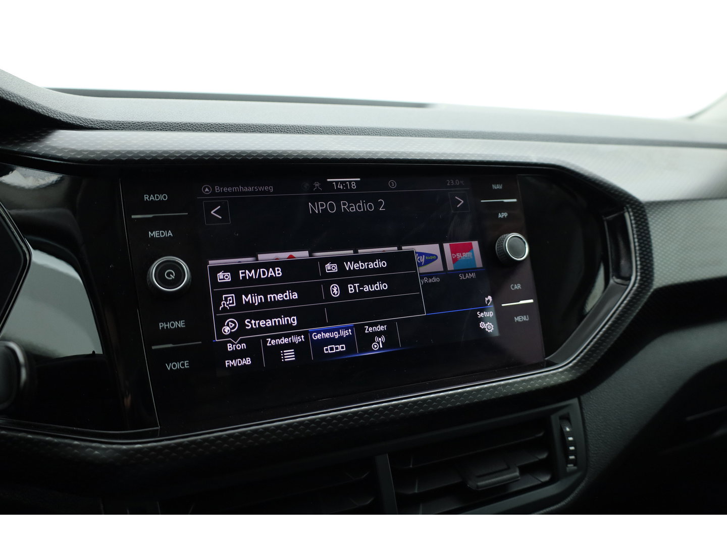 Volkswagen T-Cross 1.0 TSI Life | Adapt. Cruise | Trekhaak | PDC V+A | All Season | Navi | Apple CarPlay & Android Auto