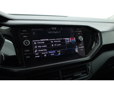Volkswagen T-Cross 1.0 TSI Life | Adapt. Cruise | Trekhaak | PDC V+A | All Season | Navi | Apple CarPlay & Android Auto