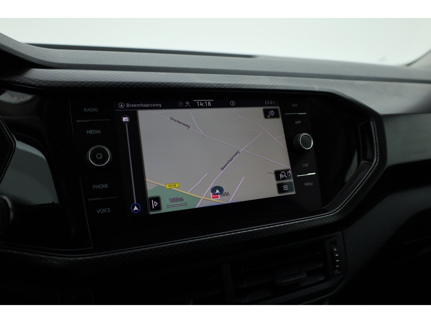 Volkswagen T-Cross 1.0 TSI Life | Adapt. Cruise | Trekhaak | PDC V+A | All Season | Navi | Apple CarPlay & Android Auto