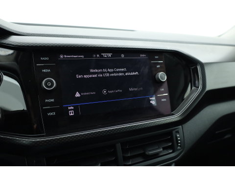 Volkswagen T-Cross 1.0 TSI Life | Adapt. Cruise | Trekhaak | PDC V+A | All Season | Navi | Apple CarPlay & Android Auto