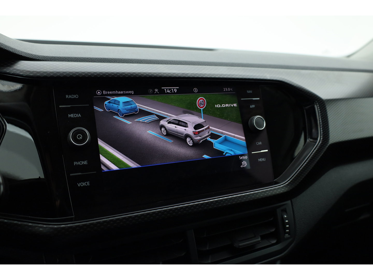Volkswagen T-Cross 1.0 TSI Life | Adapt. Cruise | Trekhaak | PDC V+A | All Season | Navi | Apple CarPlay & Android Auto