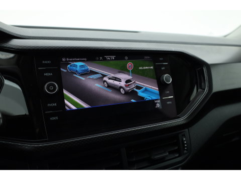 Volkswagen T-Cross 1.0 TSI Life | Adapt. Cruise | Trekhaak | PDC V+A | All Season | Navi | Apple CarPlay & Android Auto