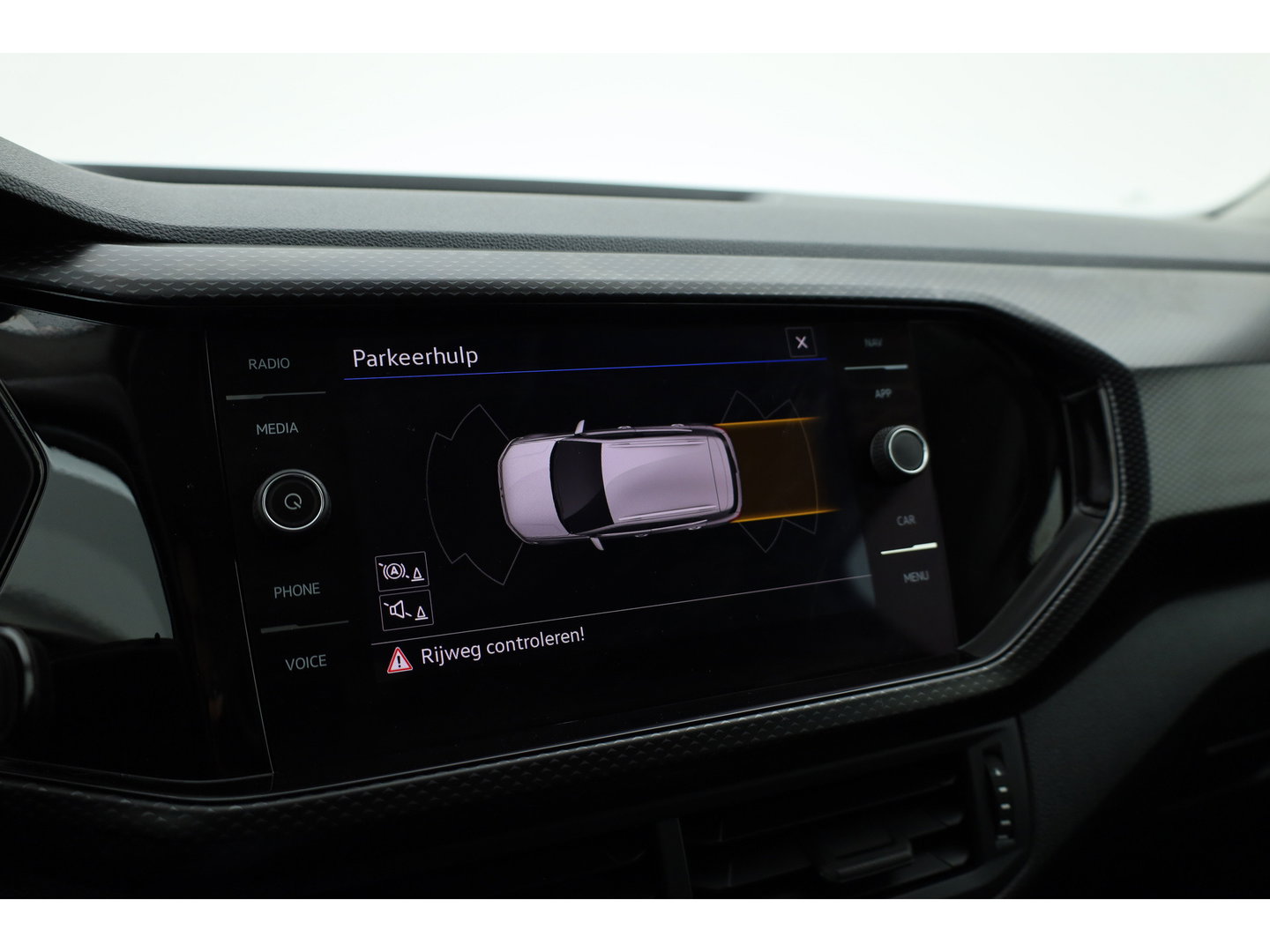 Volkswagen T-Cross 1.0 TSI Life | Adapt. Cruise | Trekhaak | PDC V+A | All Season | Navi | Apple CarPlay & Android Auto