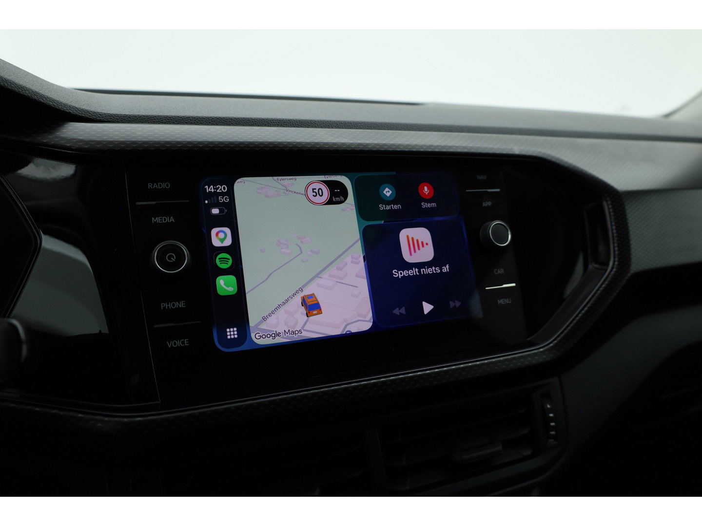 Volkswagen T-Cross 1.0 TSI Life | Adapt. Cruise | Trekhaak | PDC V+A | All Season | Navi | Apple CarPlay & Android Auto