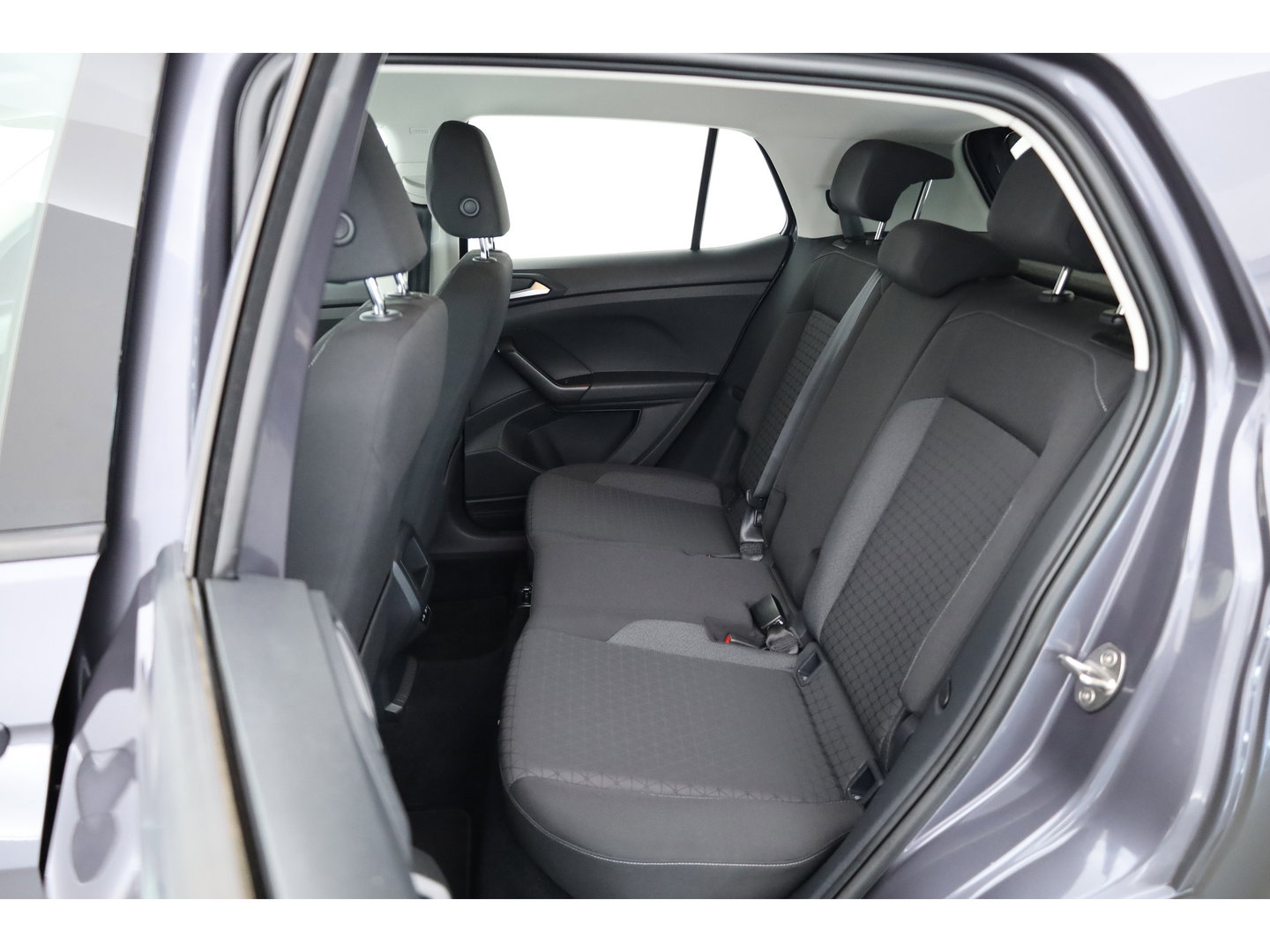 Volkswagen T-Cross 1.0 TSI Life | Adapt. Cruise | Trekhaak | PDC V+A | All Season | Navi | Apple CarPlay & Android Auto