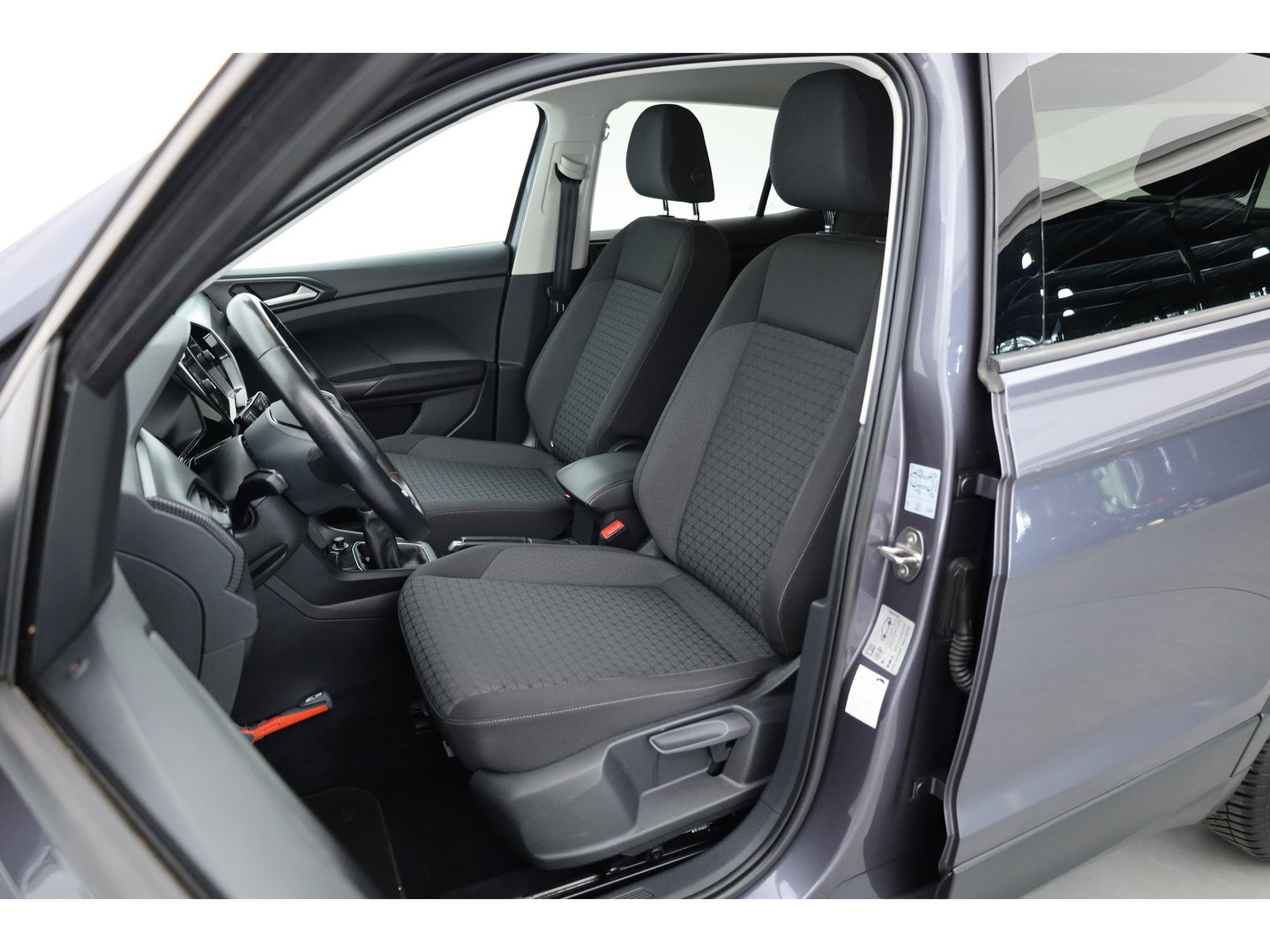 Volkswagen T-Cross 1.0 TSI Life | Adapt. Cruise | Trekhaak | PDC V+A | All Season | Navi | Apple CarPlay & Android Auto