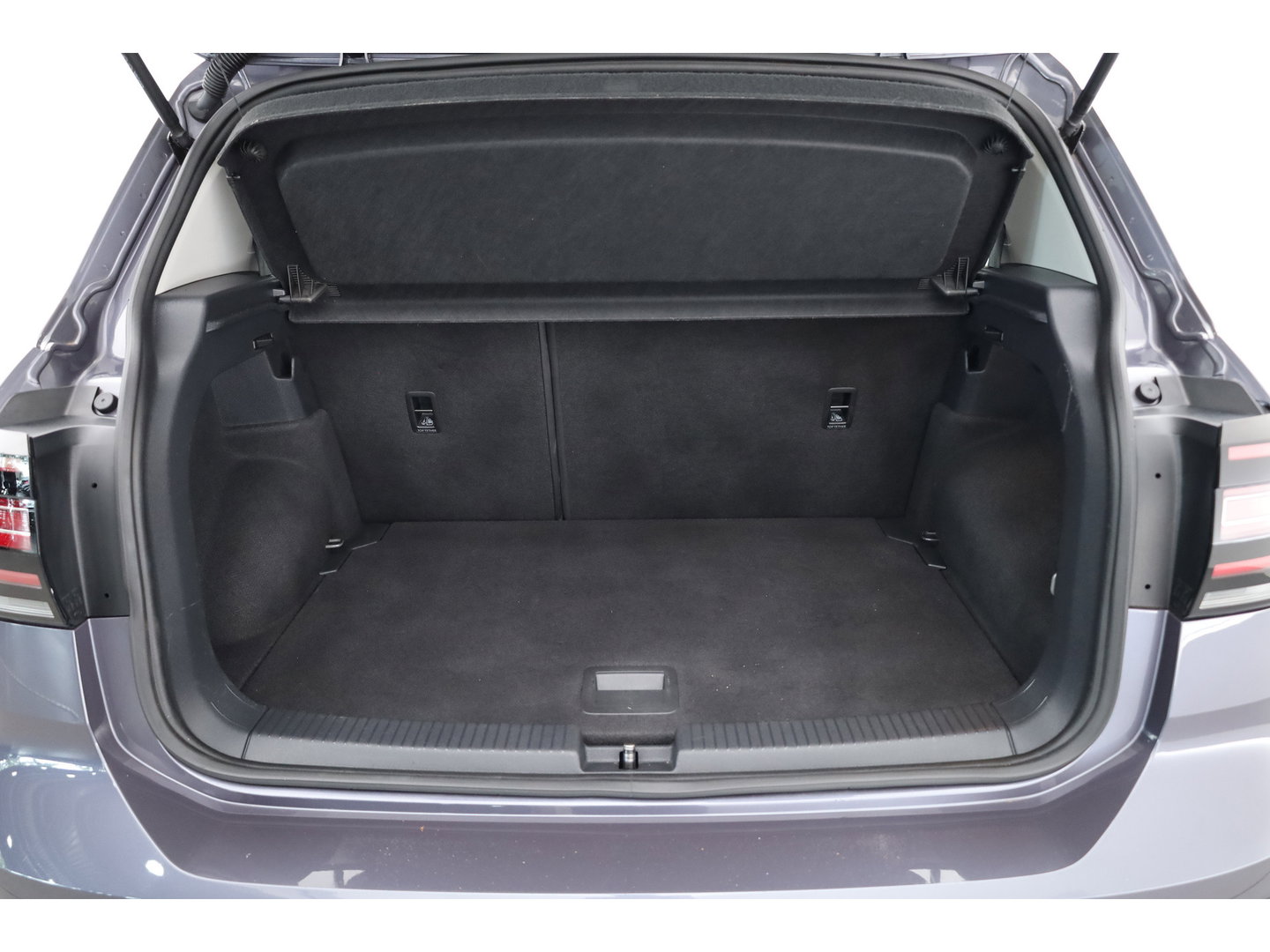Volkswagen T-Cross 1.0 TSI Life | Adapt. Cruise | Trekhaak | PDC V+A | All Season | Navi | Apple CarPlay & Android Auto
