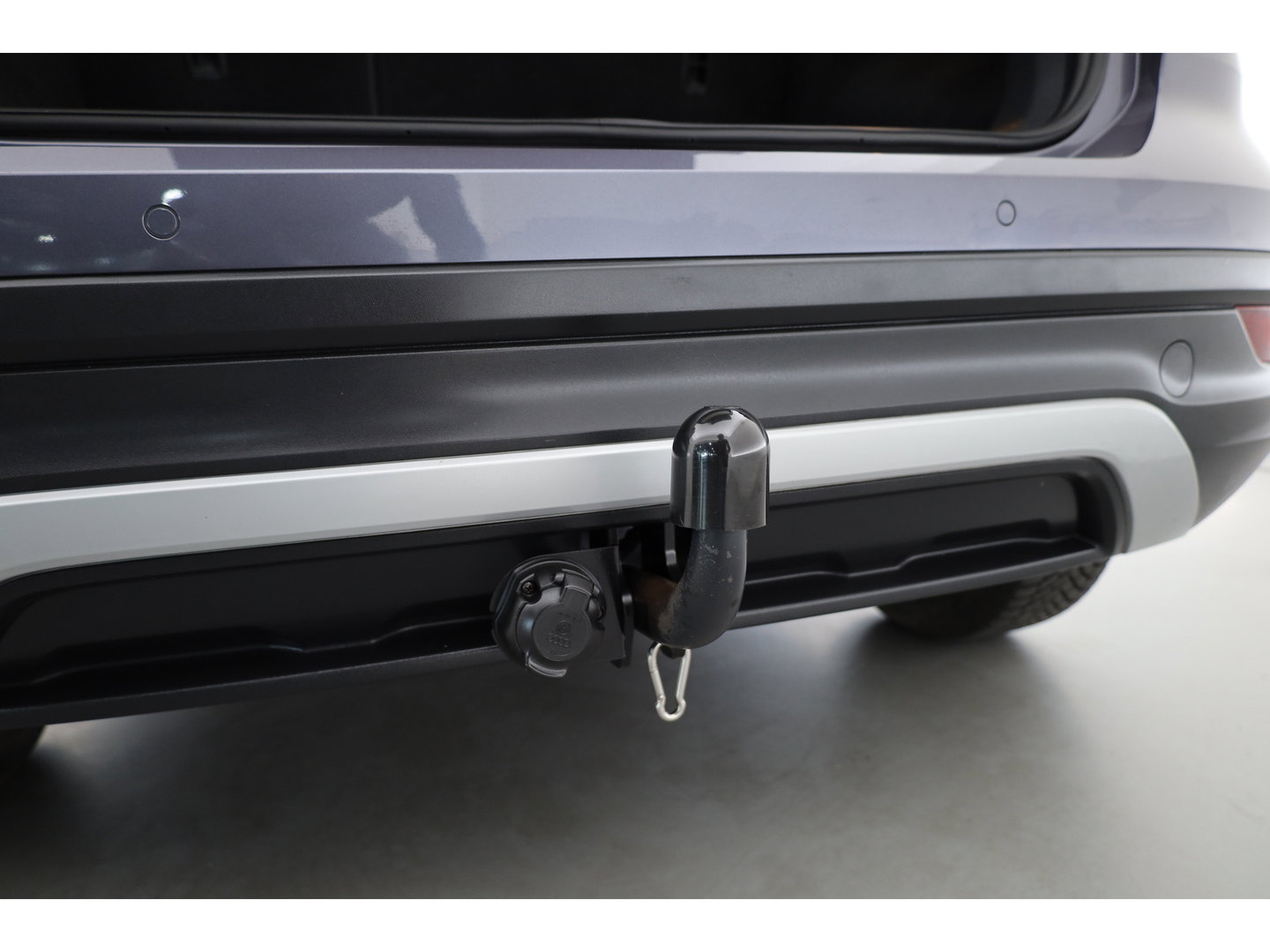 Volkswagen T-Cross 1.0 TSI Life | Adapt. Cruise | Trekhaak | PDC V+A | All Season | Navi | Apple CarPlay & Android Auto