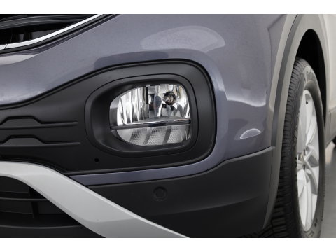Volkswagen T-Cross 1.0 TSI Life | Adapt. Cruise | Trekhaak | PDC V+A | All Season | Navi | Apple CarPlay & Android Auto