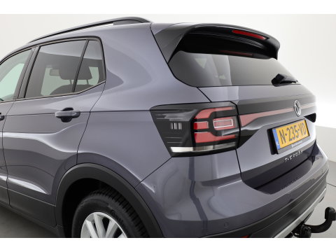 Volkswagen T-Cross 1.0 TSI Life | Adapt. Cruise | Trekhaak | PDC V+A | All Season | Navi | Apple CarPlay & Android Auto