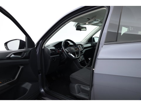 Volkswagen T-Cross 1.0 TSI Life | Adapt. Cruise | Trekhaak | PDC V+A | All Season | Navi | Apple CarPlay & Android Auto