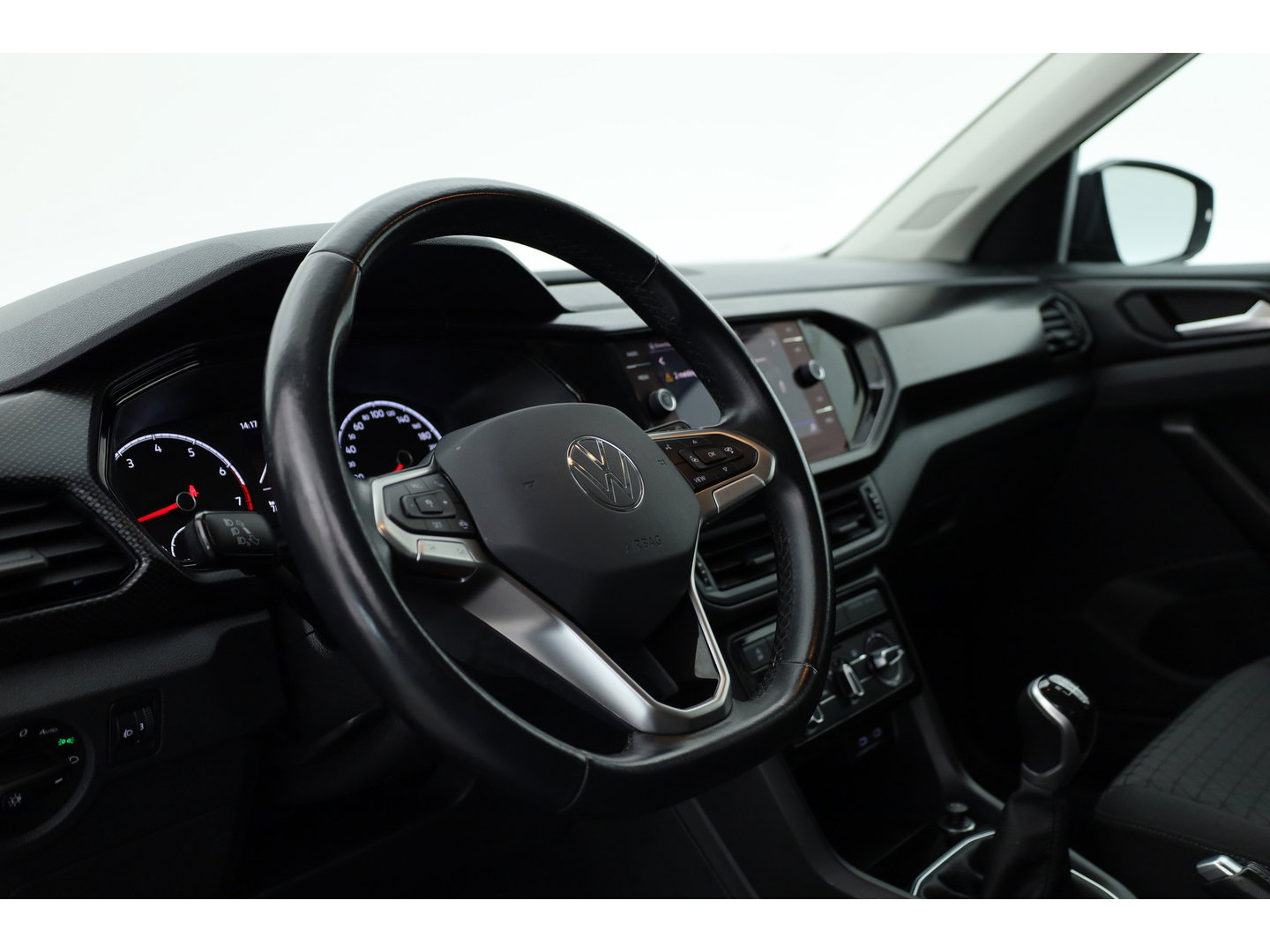 Volkswagen T-Cross 1.0 TSI Life | Adapt. Cruise | Trekhaak | PDC V+A | All Season | Navi | Apple CarPlay & Android Auto