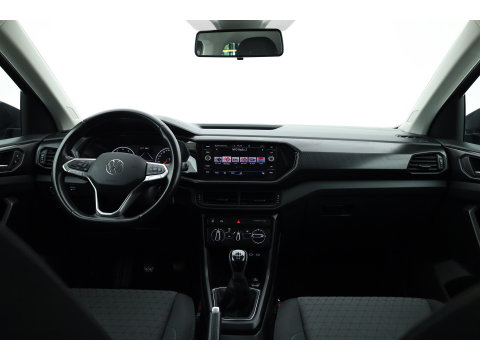 Volkswagen T-Cross 1.0 TSI Life | Adapt. Cruise | Trekhaak | PDC V+A | All Season | Navi | Apple CarPlay & Android Auto