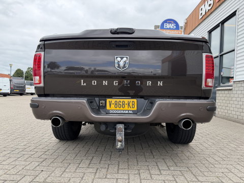 Dodge Ram Pick-Up 1500 5.7 V8 4x4 Crew Cab 5'7 Longhorn Laramie / vaste prijs rijklaar € 24.950 marge / euro 6 / lease vanaf € 407 / luchtvering / bedslide / trekhaak 3500 kg / goed onderhouden !