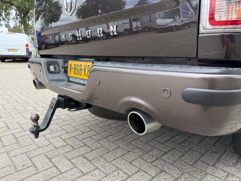 Dodge Ram Pick-Up 1500 5.7 V8 4x4 Crew Cab 5'7 Longhorn Laramie / vaste prijs rijklaar € 24.950 marge / euro 6 / lease vanaf € 407 / luchtvering / bedslide / trekhaak 3500 kg / goed onderhouden !
