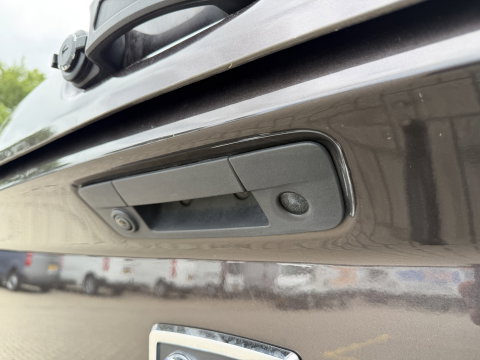 Dodge Ram Pick-Up 1500 5.7 V8 4x4 Crew Cab 5'7 Longhorn Laramie / vaste prijs rijklaar € 24.950 marge / euro 6 / lease vanaf € 407 / luchtvering / bedslide / trekhaak 3500 kg / goed onderhouden !
