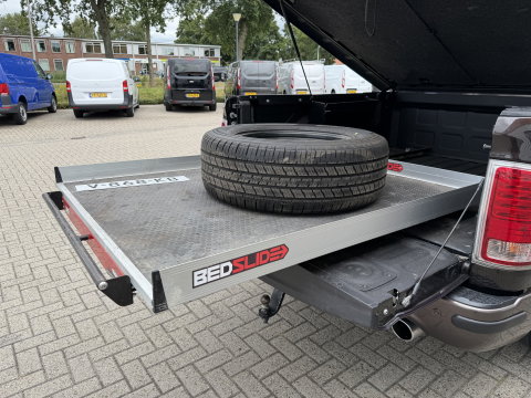Dodge Ram Pick-Up 1500 5.7 V8 4x4 Crew Cab 5'7 Longhorn Laramie / vaste prijs rijklaar € 24.950 marge / euro 6 / lease vanaf € 407 / luchtvering / bedslide / trekhaak 3500 kg / goed onderhouden !