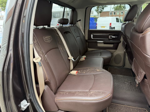 Dodge Ram Pick-Up 1500 5.7 V8 4x4 Crew Cab 5'7 Longhorn Laramie / vaste prijs rijklaar € 24.950 marge / euro 6 / lease vanaf € 407 / luchtvering / bedslide / trekhaak 3500 kg / goed onderhouden !