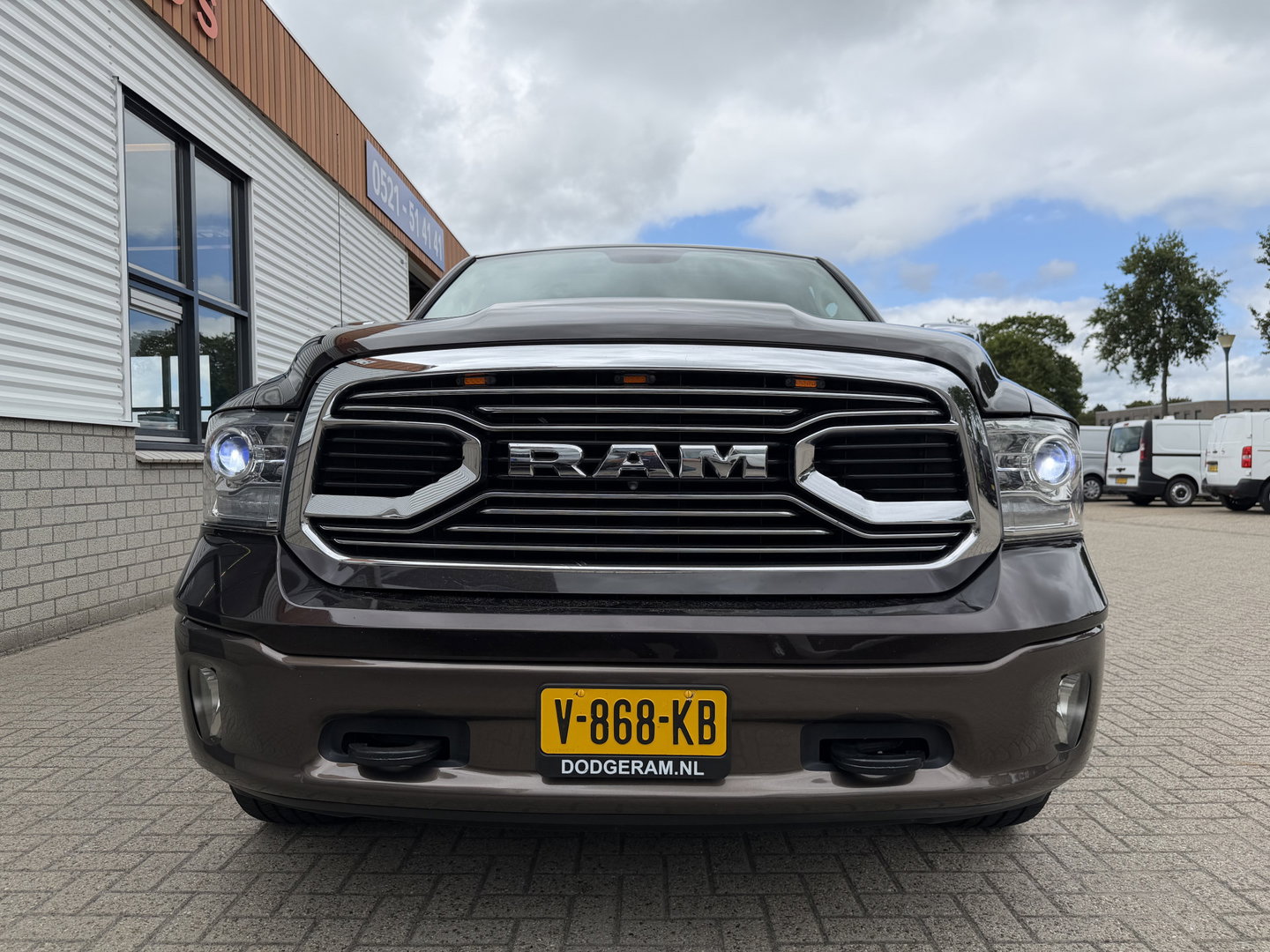Dodge Ram Pick-Up 1500 5.7 V8 4x4 Crew Cab 5'7 Longhorn Laramie / vaste prijs rijklaar € 24.950 marge / euro 6 / lease vanaf € 407 / luchtvering / bedslide / trekhaak 3500 kg / goed onderhouden !