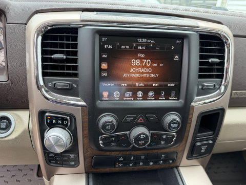 Dodge Ram Pick-Up 1500 5.7 V8 4x4 Crew Cab 5'7 Longhorn Laramie / vaste prijs rijklaar € 24.950 marge / euro 6 / lease vanaf € 407 / luchtvering / bedslide / trekhaak 3500 kg / goed onderhouden !